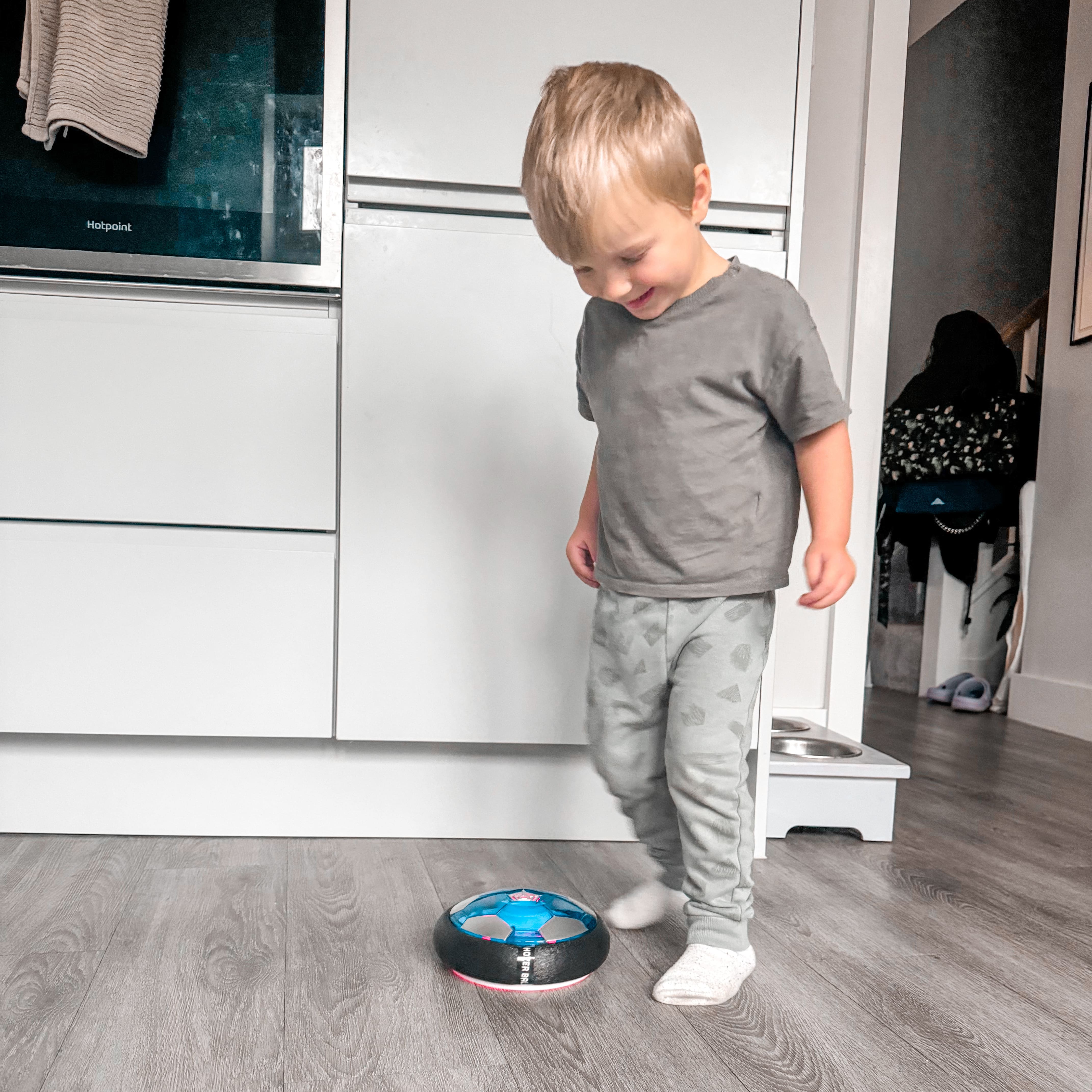 Hover-Fotboll med LED - Håll barnen aktiva och underhållna hemma