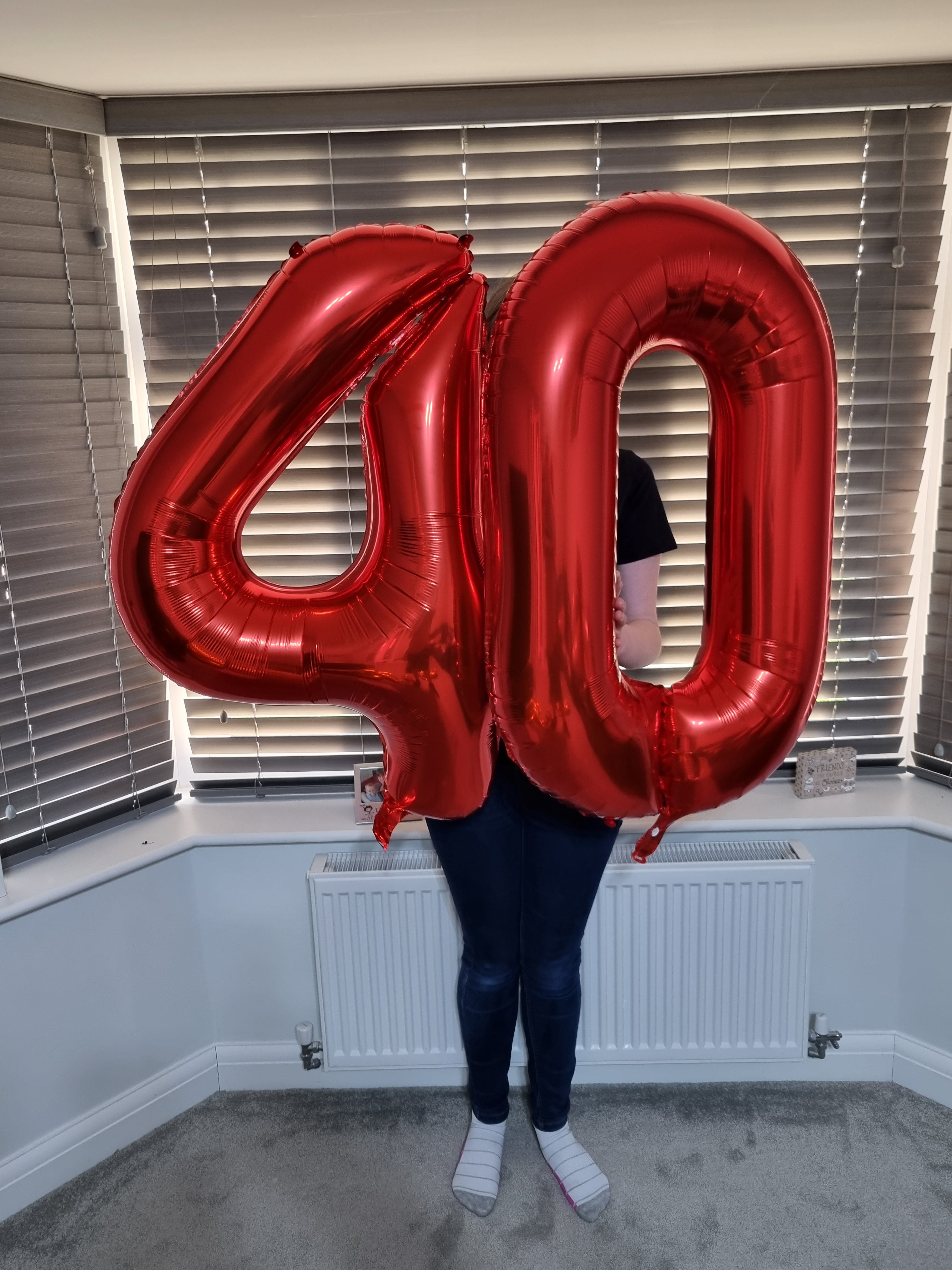 100 cm silverfärgade sifferballonger (0–9) för födelsedagar, fester och jubileer. Stora uppblåsbara folieballonger. 🎈