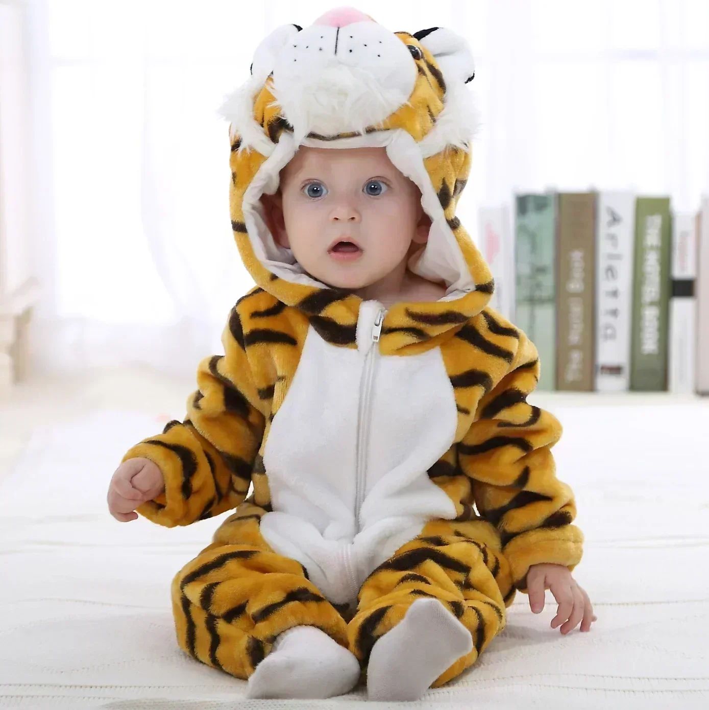 Mini Fashion™ – Djurens drömland – Onesie med djurmotiv för barn