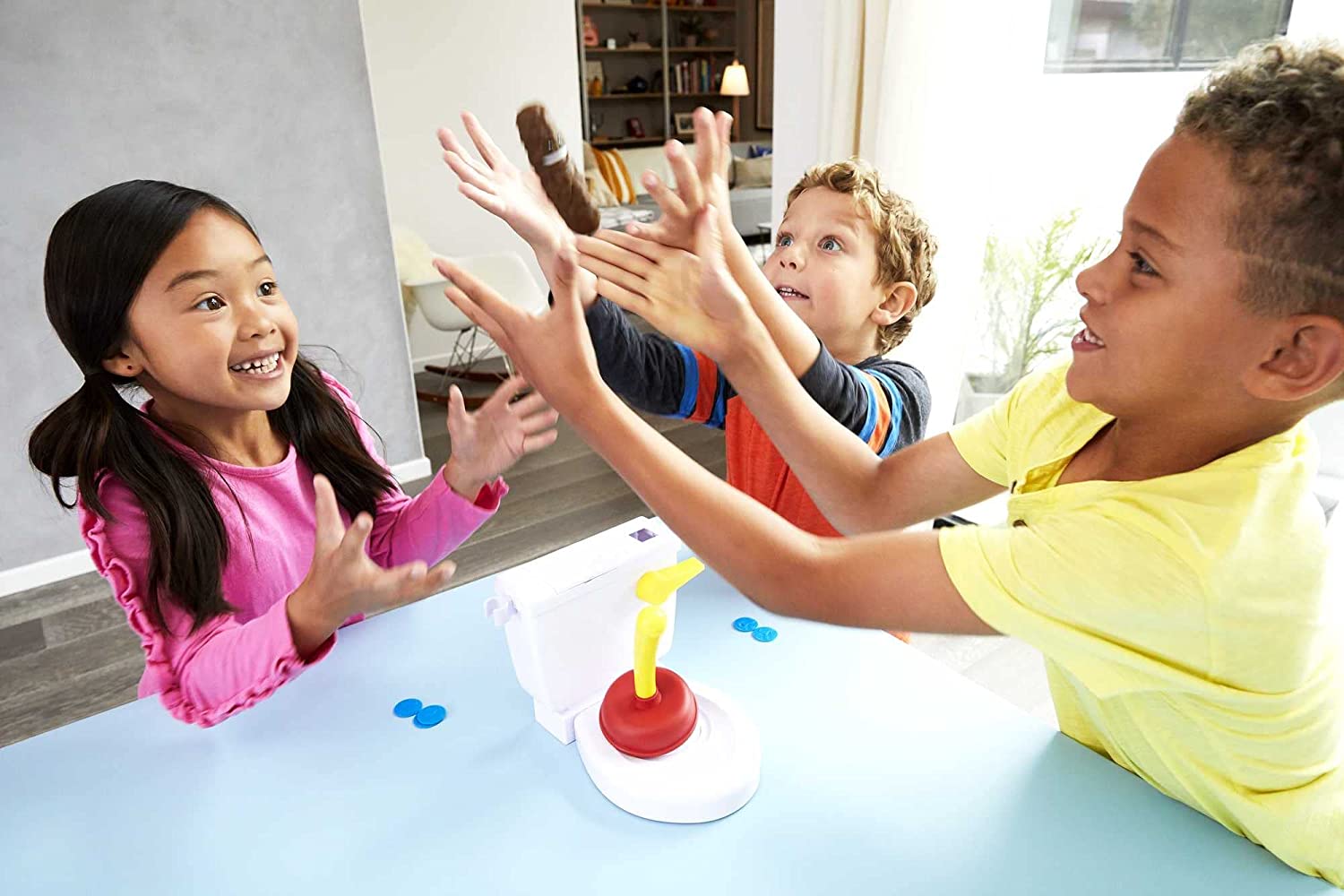 Flying Poop Spel - Vem fångar det flygande bajset? - Familjespel