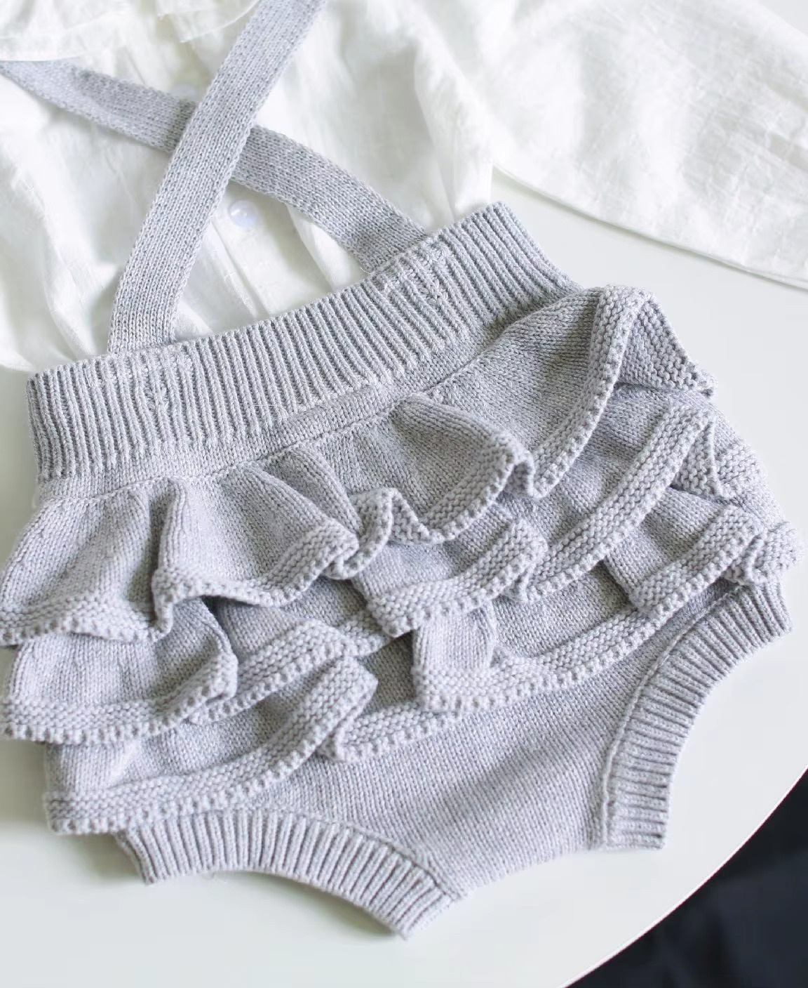 Mini Mode - Söt stickad babybodySöt stickad babybody