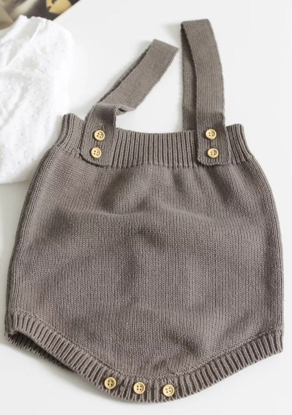 Mini Mode - Söt stickad babybodySöt stickad babybody
