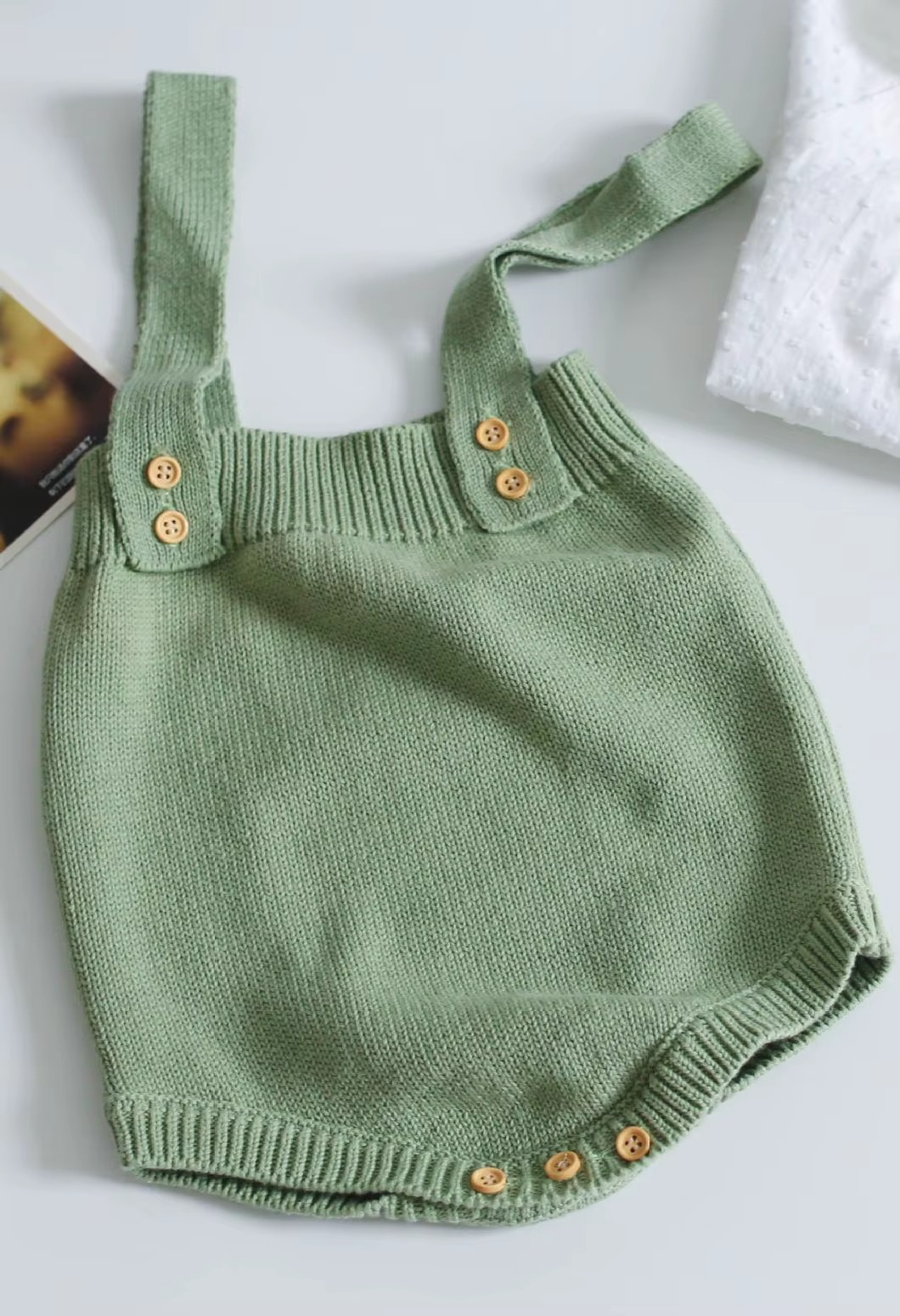 Mini Mode - Söt stickad babybodySöt stickad babybody