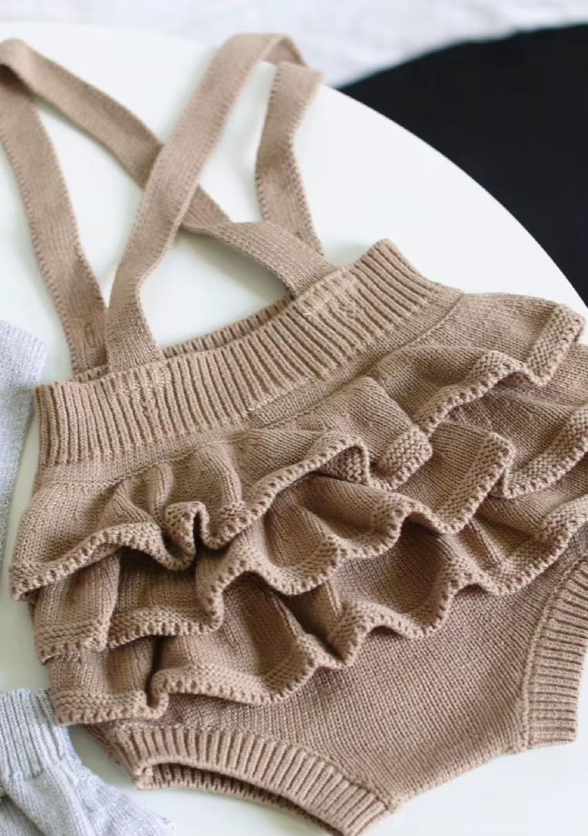 Mini Mode - Söt stickad babybodySöt stickad babybody