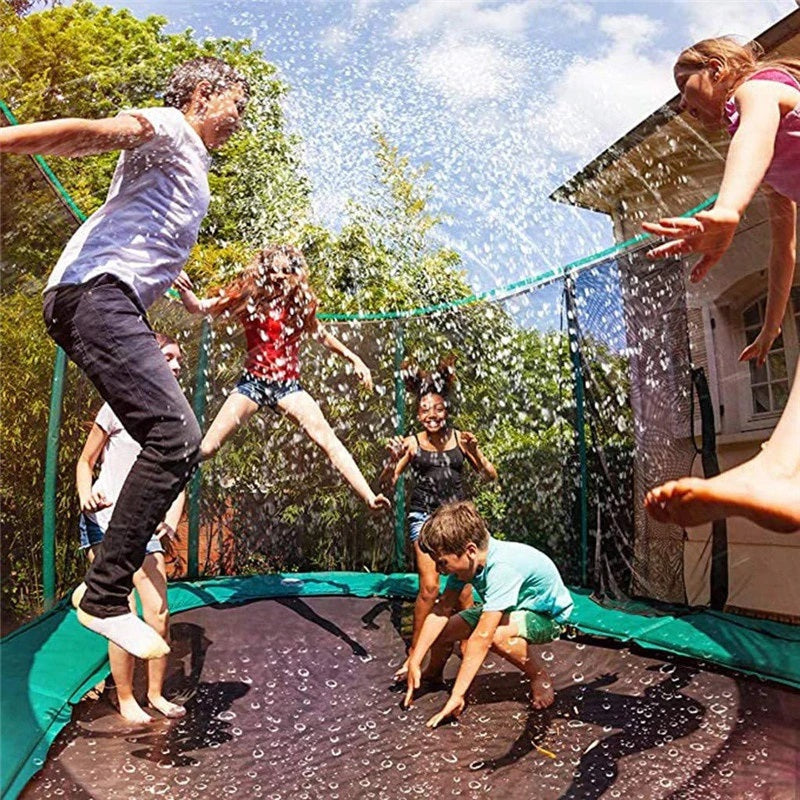 Trampoline Sprinklers - Vattenskoj på studsmattan - Vattensprinkler