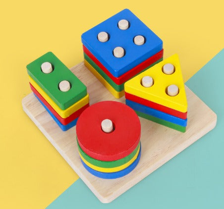 Staplingsleksak i trä – geometriska block & färger