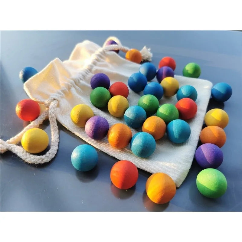 Rainbow Balls – Träkulor i Regnbågsfärger