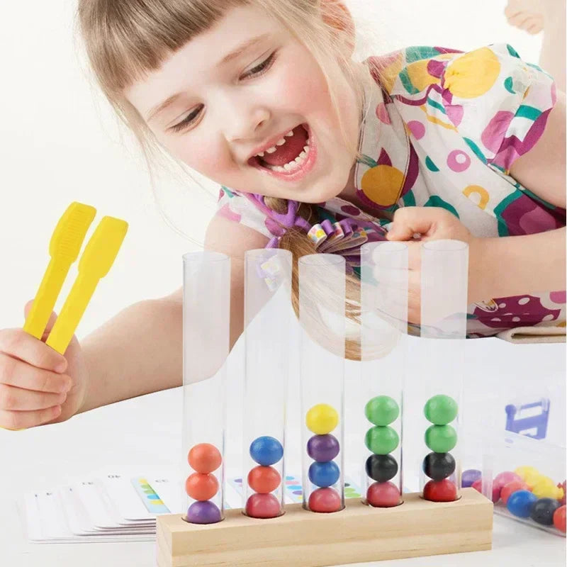 Tube Clip Beads - Hjärngympa - Spel för färgläggning och motoriska färdigheter