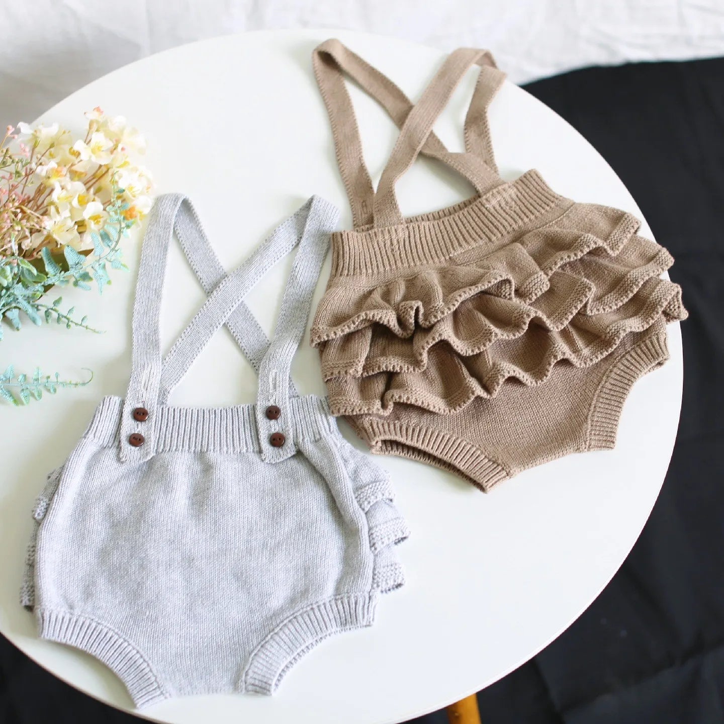 Mini Mode - Söt stickad babybodySöt stickad babybody