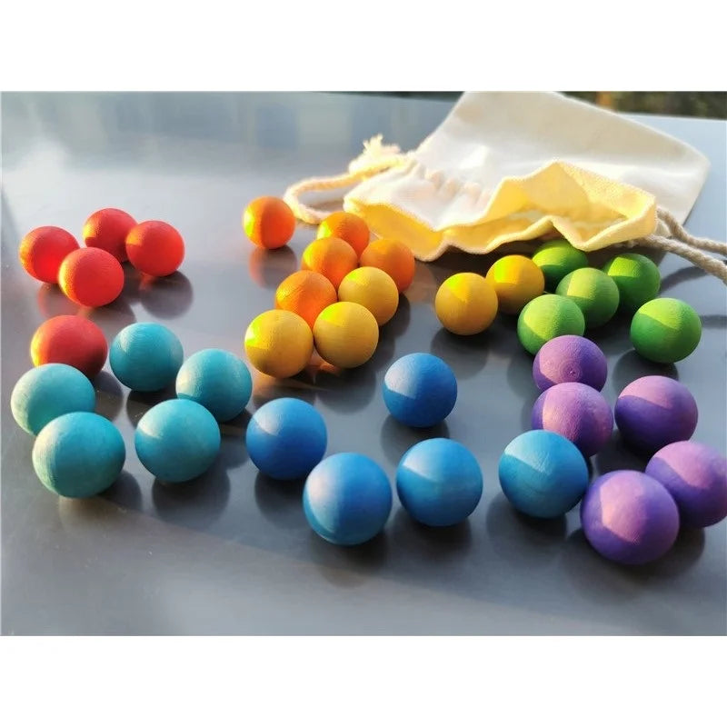 Rainbow Balls – Träkulor i Regnbågsfärger
