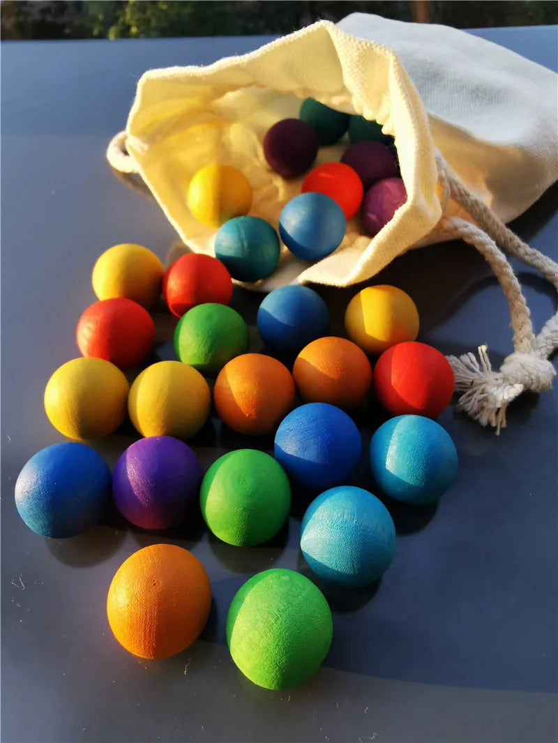 Rainbow Balls – Träkulor i Regnbågsfärger