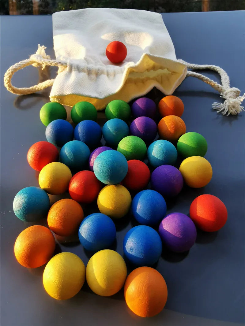 Rainbow Balls – Träkulor i Regnbågsfärger