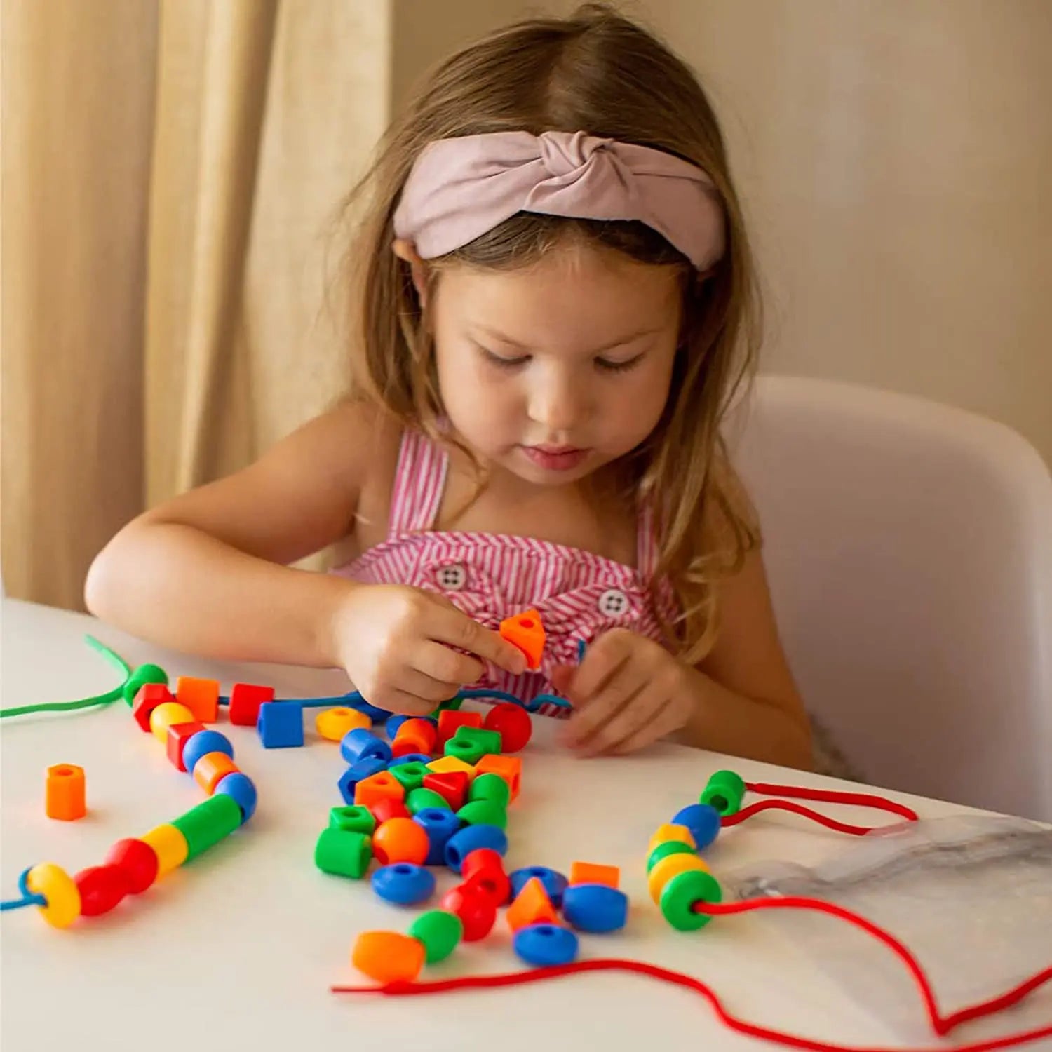 Rainbow Lacing Beads – Lekfull trådning - Regnbågspärlor med spets