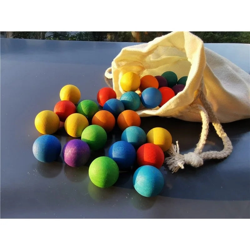 Rainbow Balls – Träkulor i Regnbågsfärger